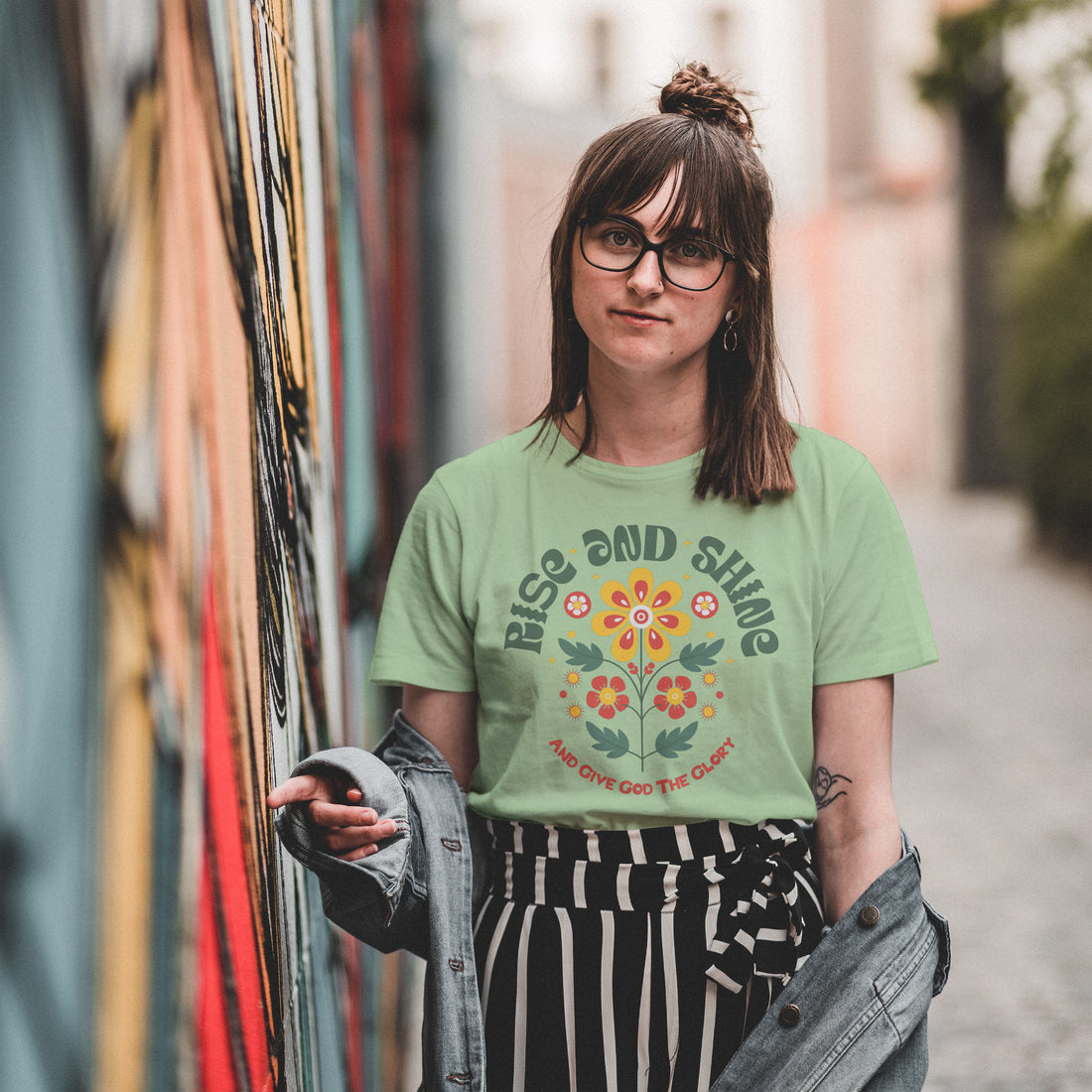 Retro Flower Comfort Tee, Sage Green Unisex Shirt Rise and Shine, Botanical Graphic Tee, Vintage Style Tee